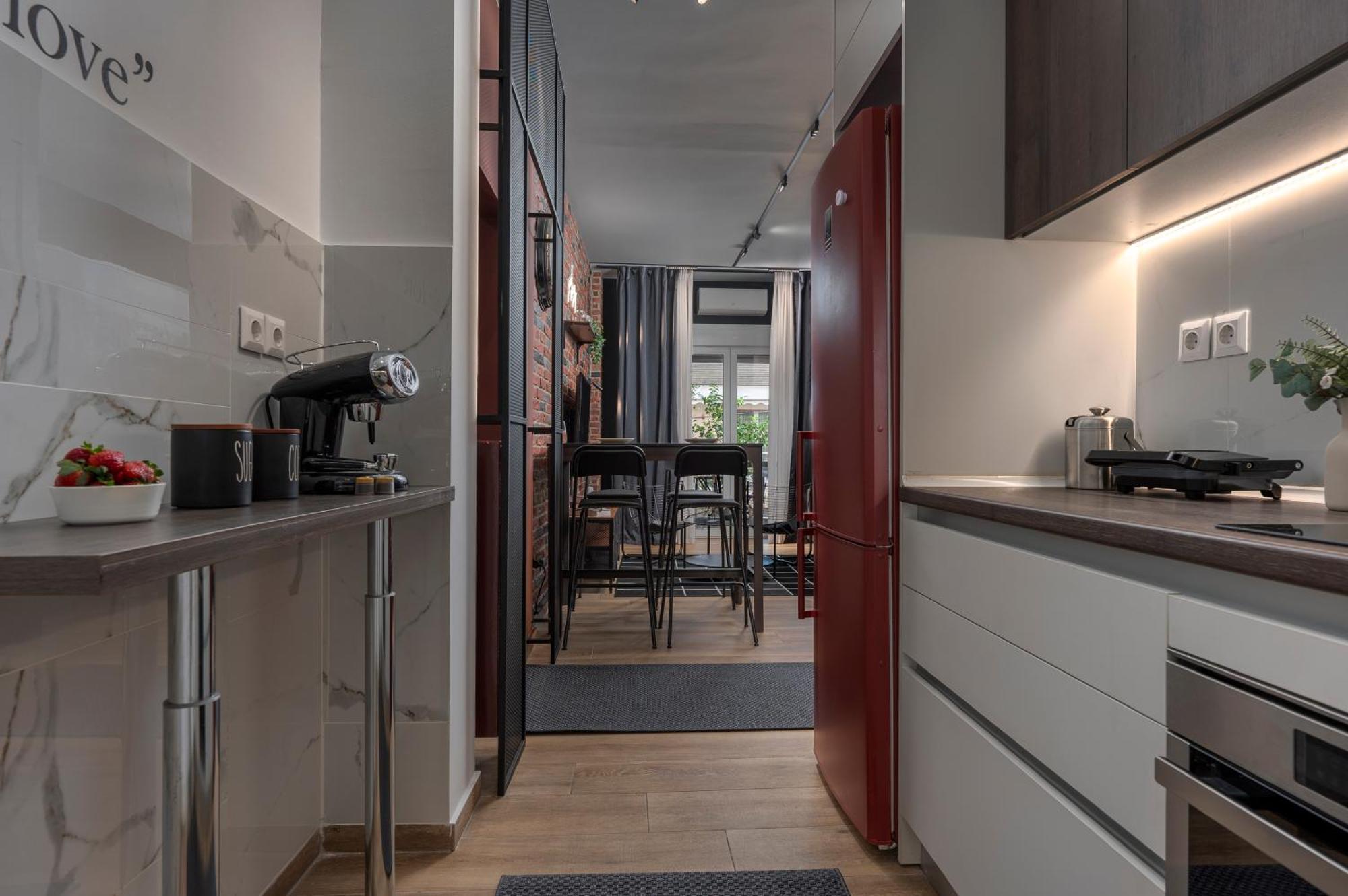 200m From Metro Station & Near Acropolis Hill Apartment