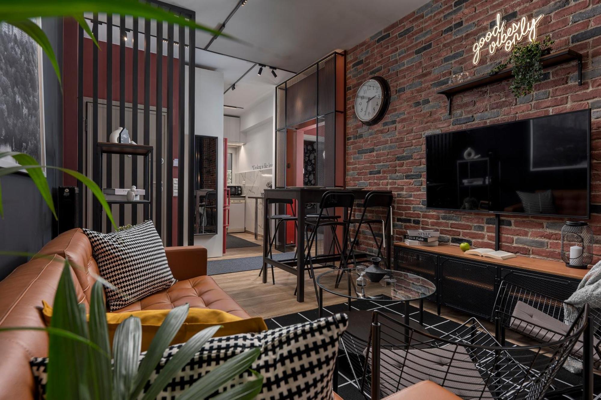 200m From Metro Station & Near Acropolis Hill Apartment